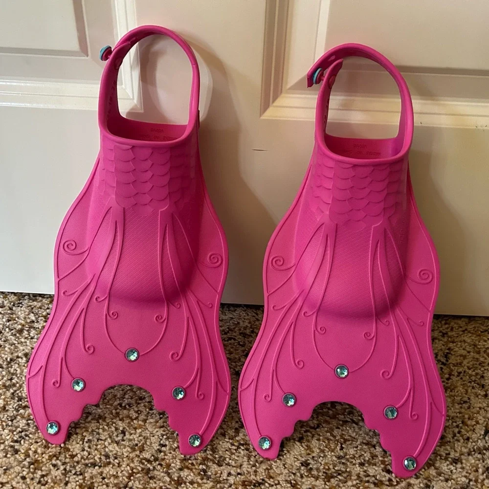 NWOT Speedo Flutter Feet Kid's Swim Fins, Berry, size L/XL
